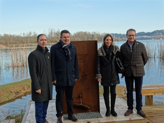 La Consellera d'Empresa i Coneixament, Àngels Chacón inaugura el paratge dels Desmais de l'Estany de Banyoles